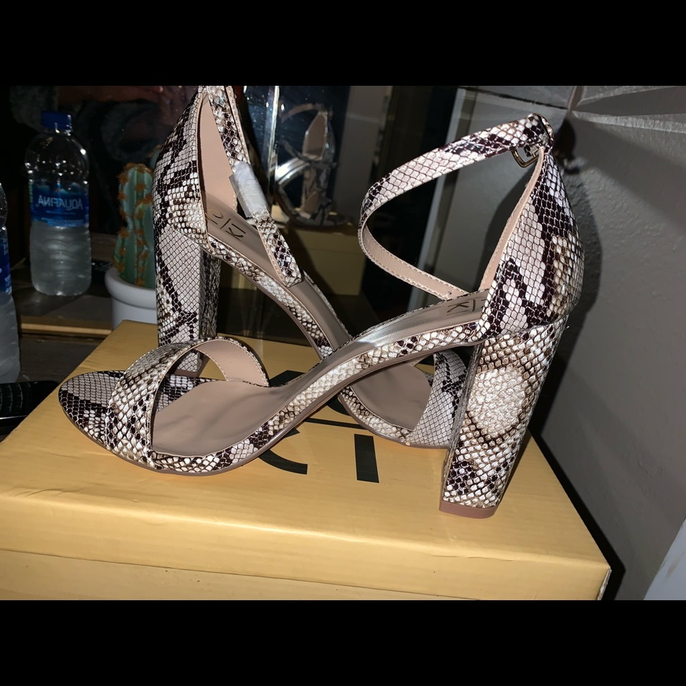 Brand new printed heels